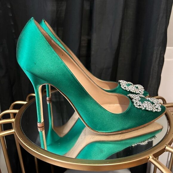 Manolo Blahnik Hangisi Crystal Buckle Pump - Picture 5 of 12